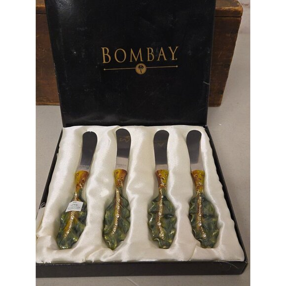 4 Bombay Leaf Design Spreader Knives Rhinestone Accents Shiny Cloisonne - Picture 1 of 3